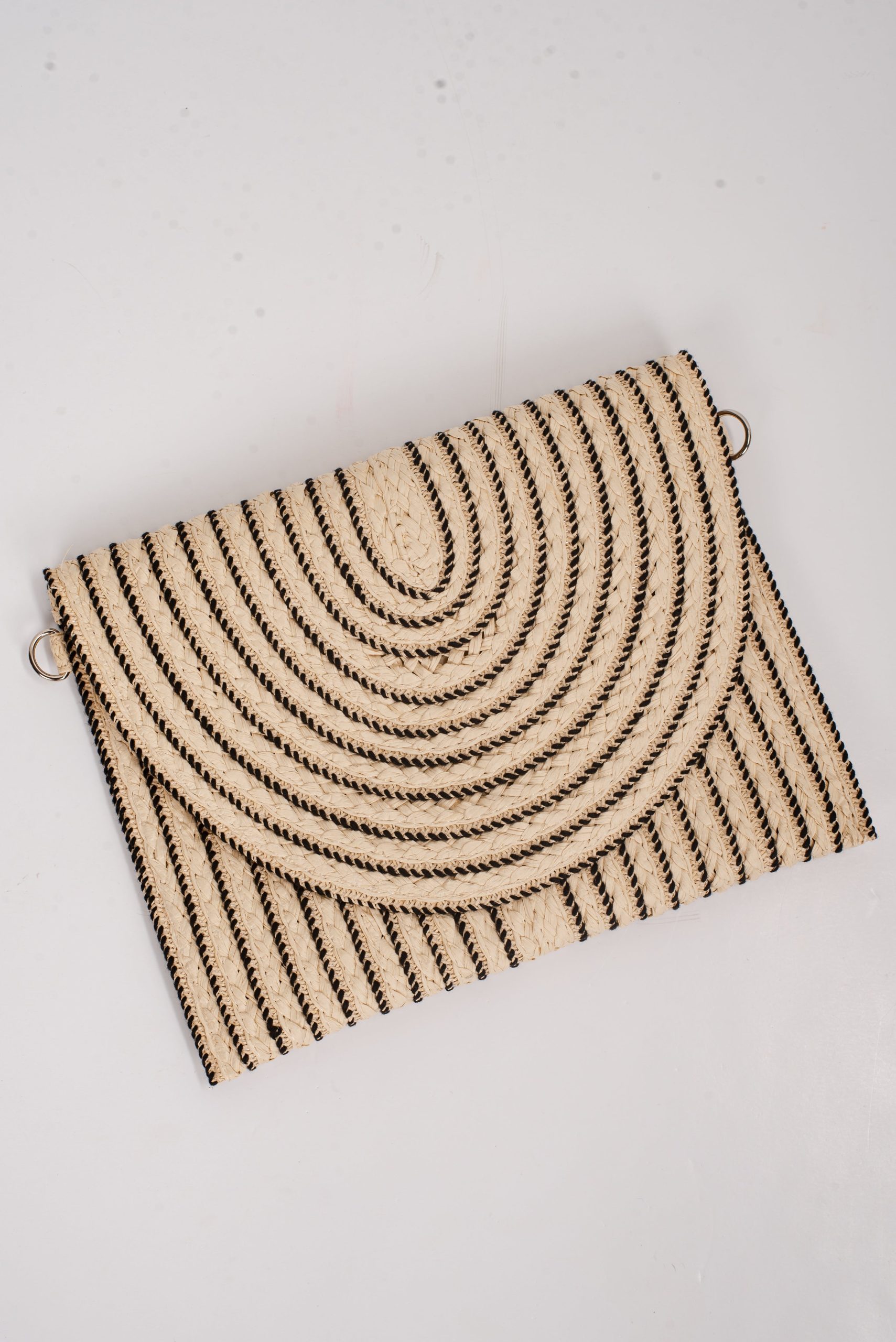 shopdressup_ivory_straw_clutch-3_7c48632f-ad0d-4775-b0ed-b6f7fcbe5715.jpg