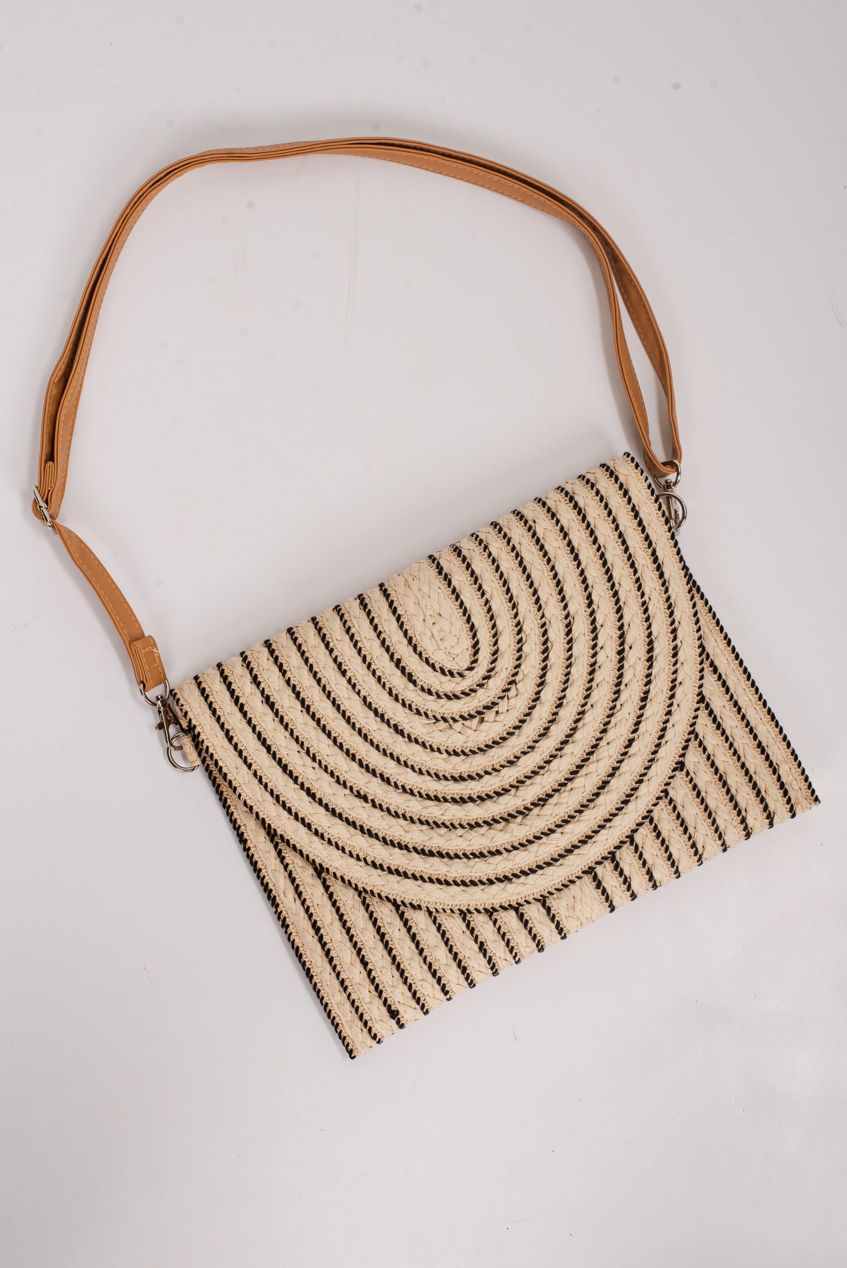 shopdressup_ivory_straw_clutch-4_94fbe305-8bd8-42a0-b6dc-ec7ad5d571e8.jpg