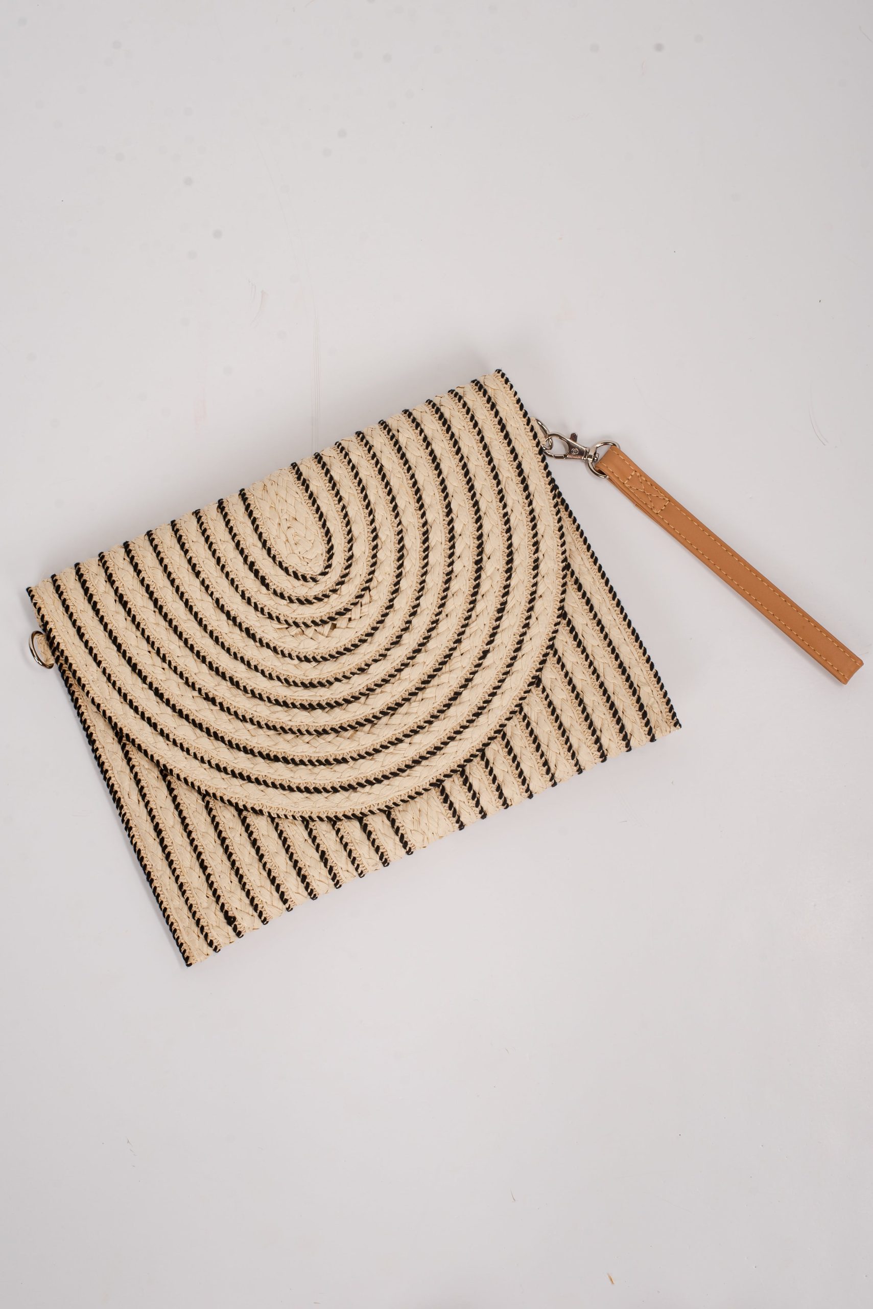 shopdressup_ivory_straw_clutch_7ed45dd5-64c2-4121-a3e5-3462a95f841f.jpg