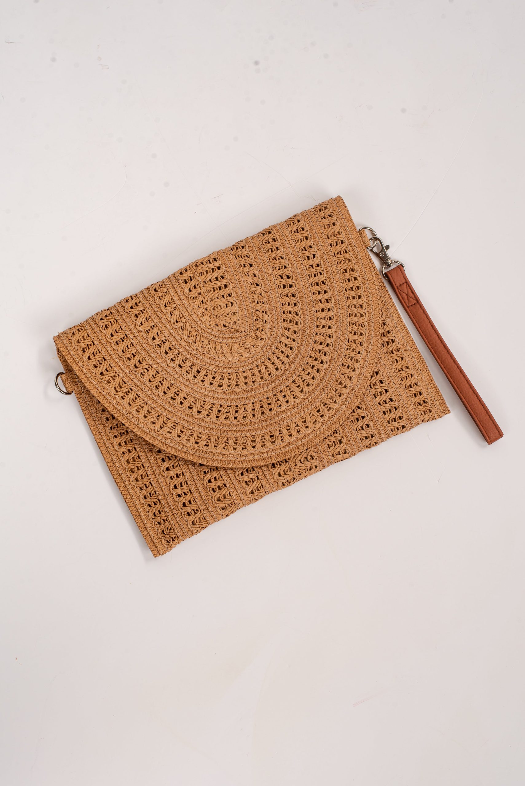 shopdressup_taupe_straw_clutch_1b6c3414-2790-4be6-a7bf-3773fc202325.jpg